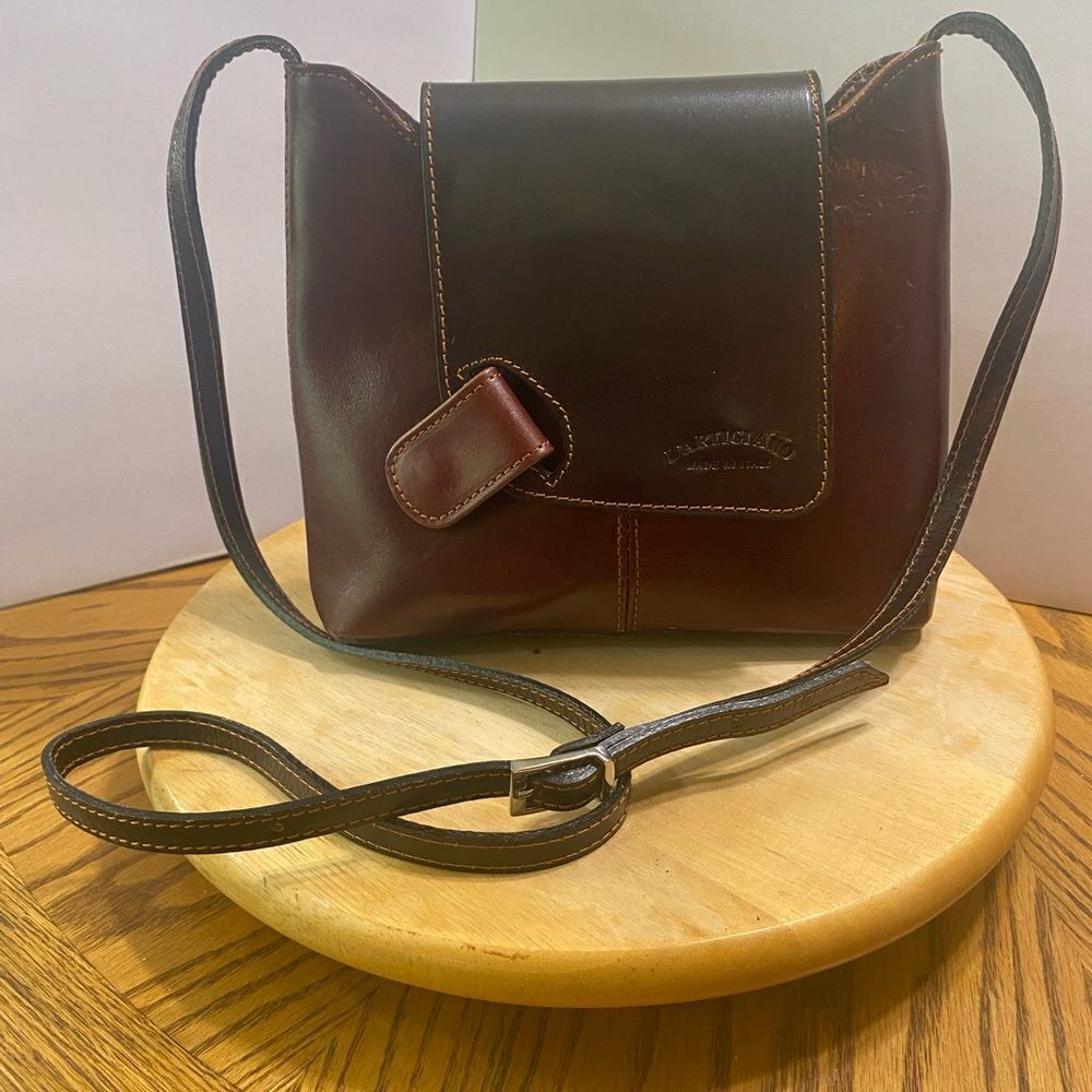 L’Artigiano Red and Brown Leather Magnetic Close Crossbody Bag Purse